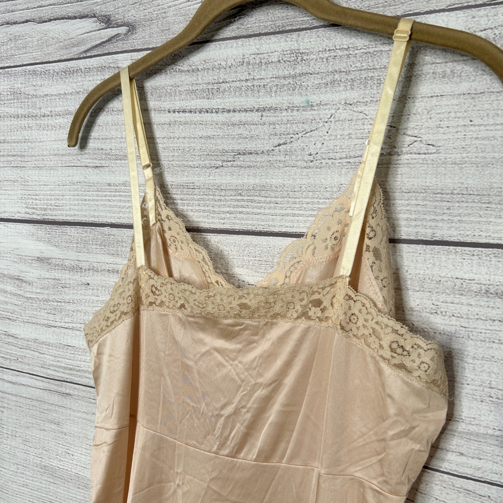 Vassarette Vintage Nude Lace Trim Full Slip Antron III Nylon Made in USA 36 L