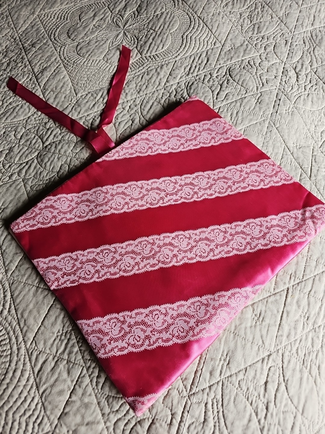VINTAGE SCHIAPARELLI PINK SATIN LINGERIE BAG EXCELLENT CONDITION
