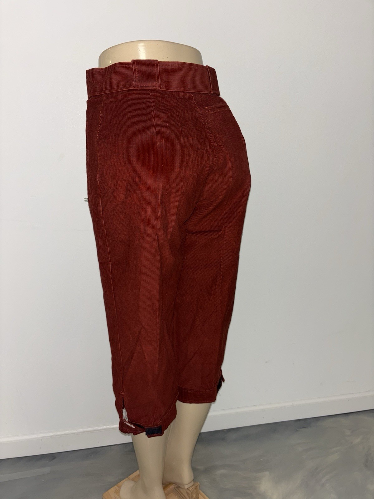 Sunbuster Vintage 1970s Rust Red Corduroy High-waisted Capri Pants by | Small