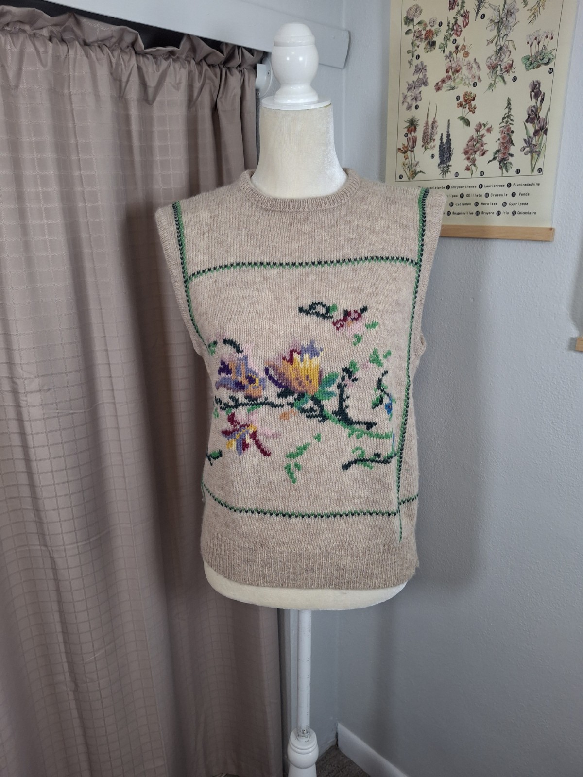 Vintage J.G. Hook Wool Sweater Vest Tan Floral Print Size Medium
