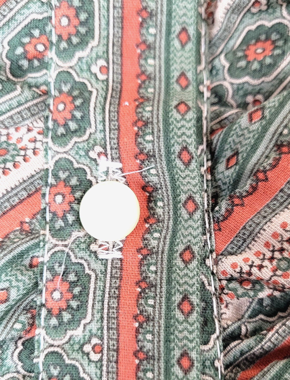 VTG ’70s Lady Holiday Button Shirt Size Small Paisley Print Ruffle Front