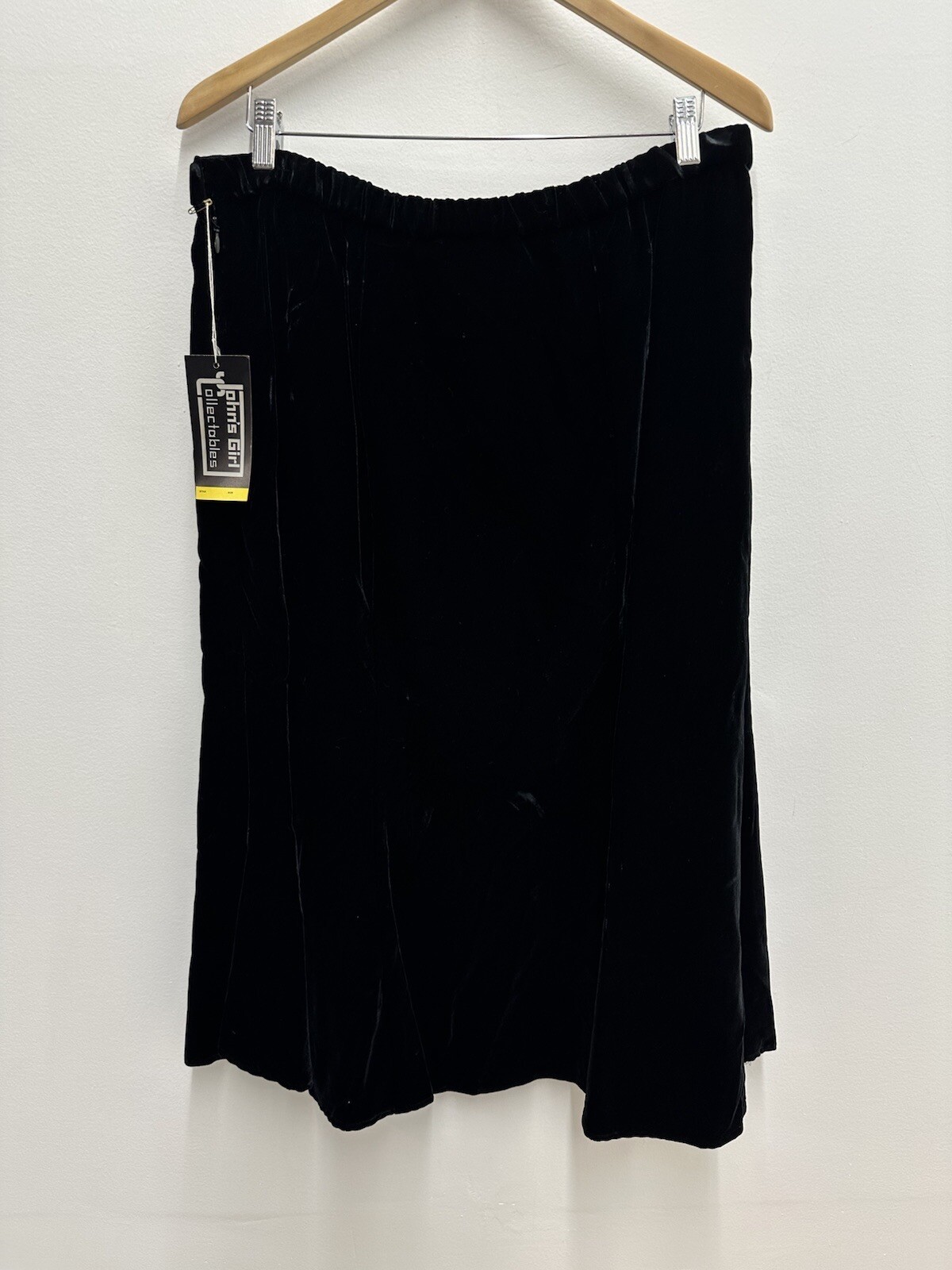 Nwt VTG 80s JOHN’S GIRL COLLECTABLES Black Velvet-Like Skirt Size 36 / 22W