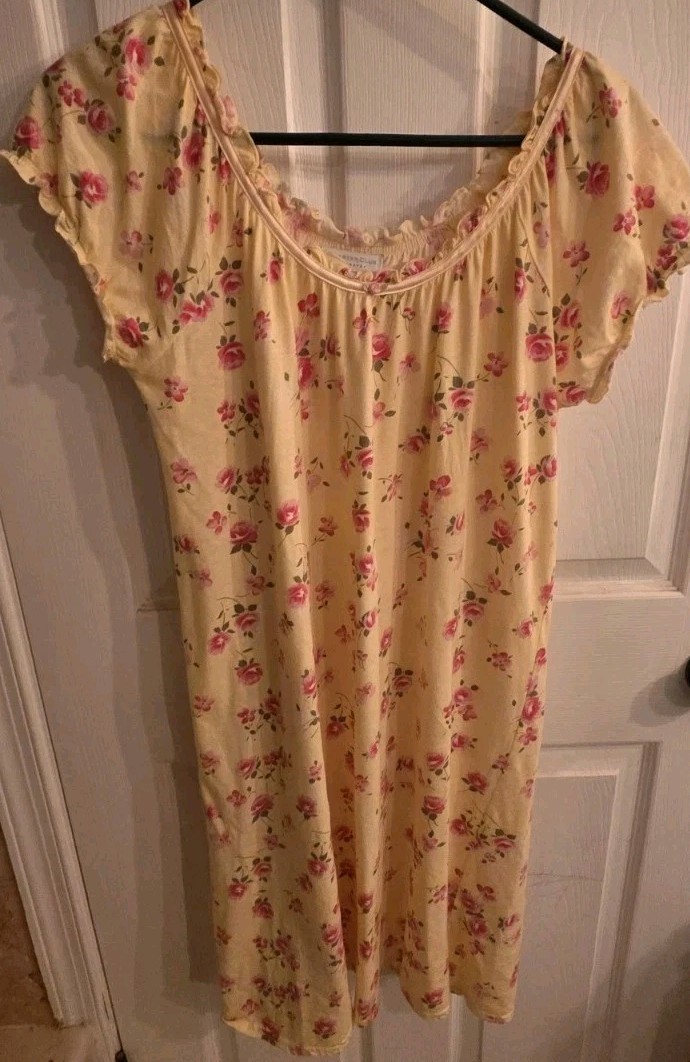 Vtg charter club intimates small ladies night Gown Short Sleeve Ruffle Floral