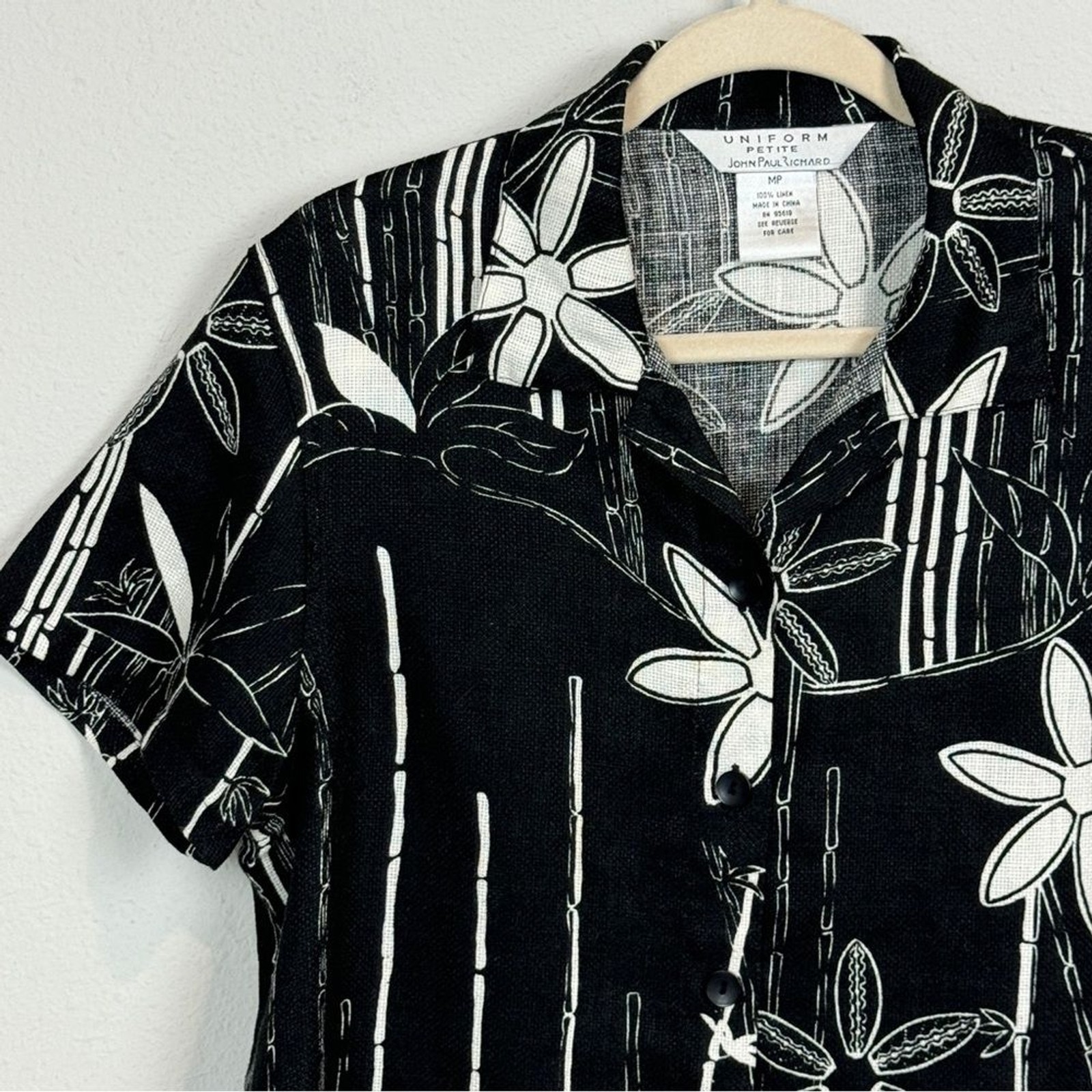 John Paul Richard Uniform Black White Linen Cropped Aloha Shirt PM