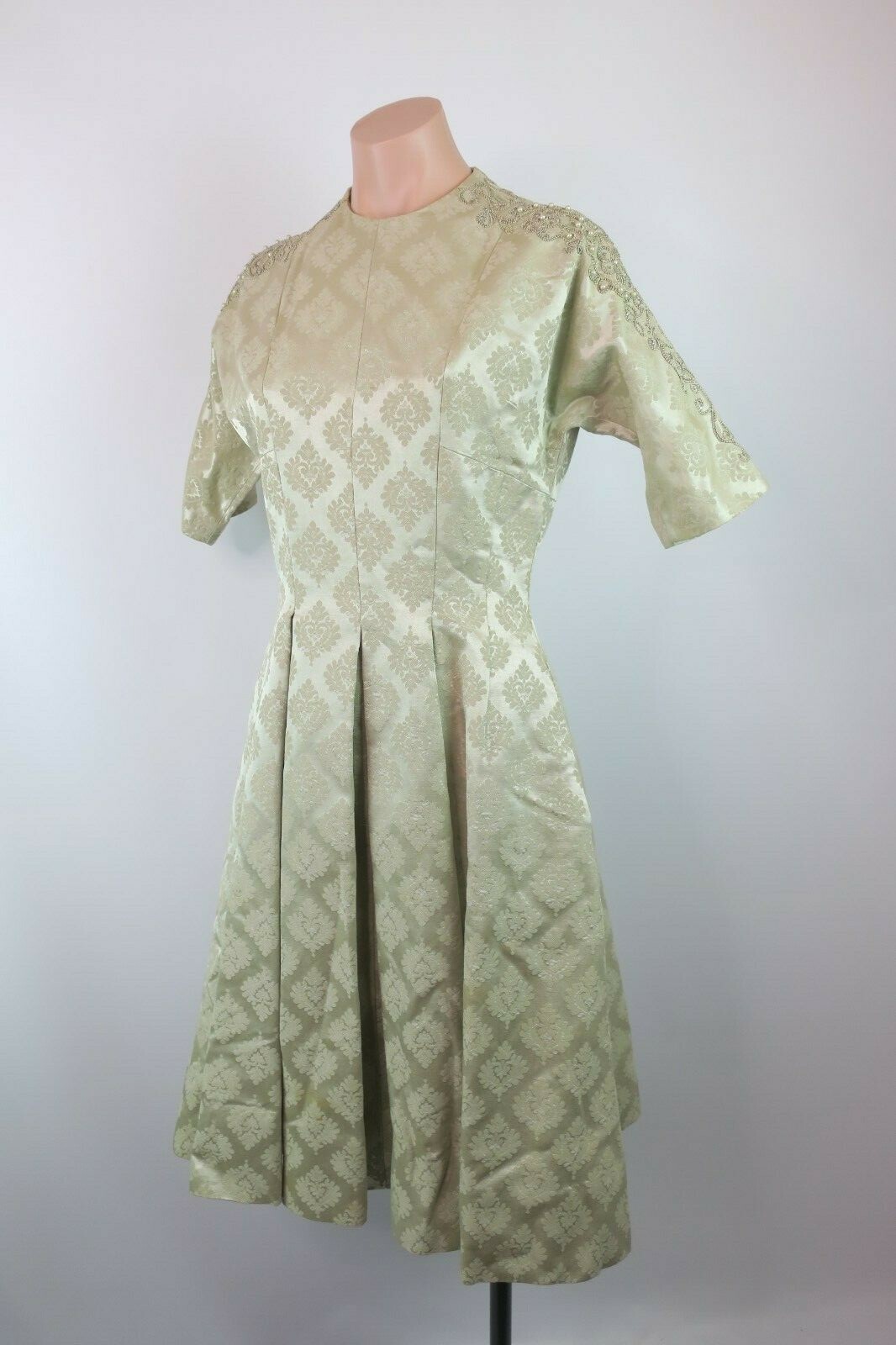 True VTG 50s Hostess Pleated Full Skirt Dress Parade NY Gold Metallic Paisley M