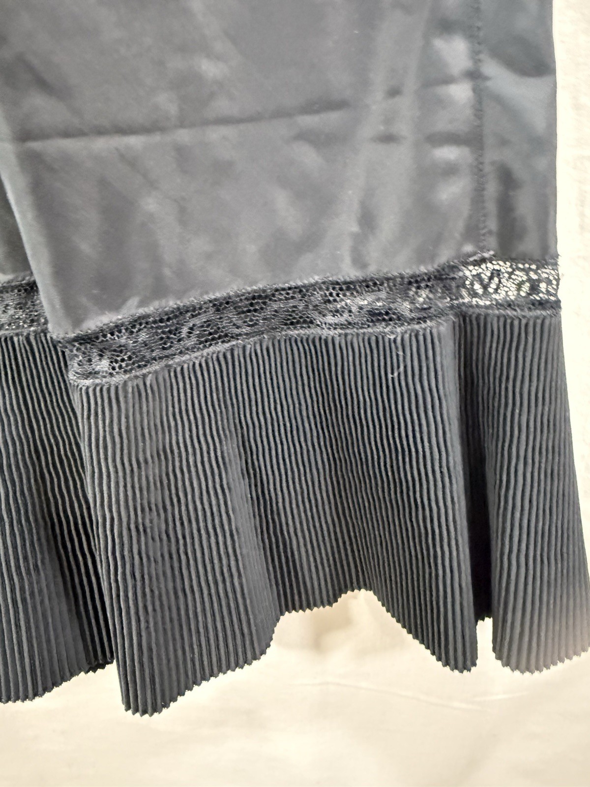 Vintage 1950’s BARBIZON Endear Tafredda Full Slip Black Dress Pleat Hem Miss 14