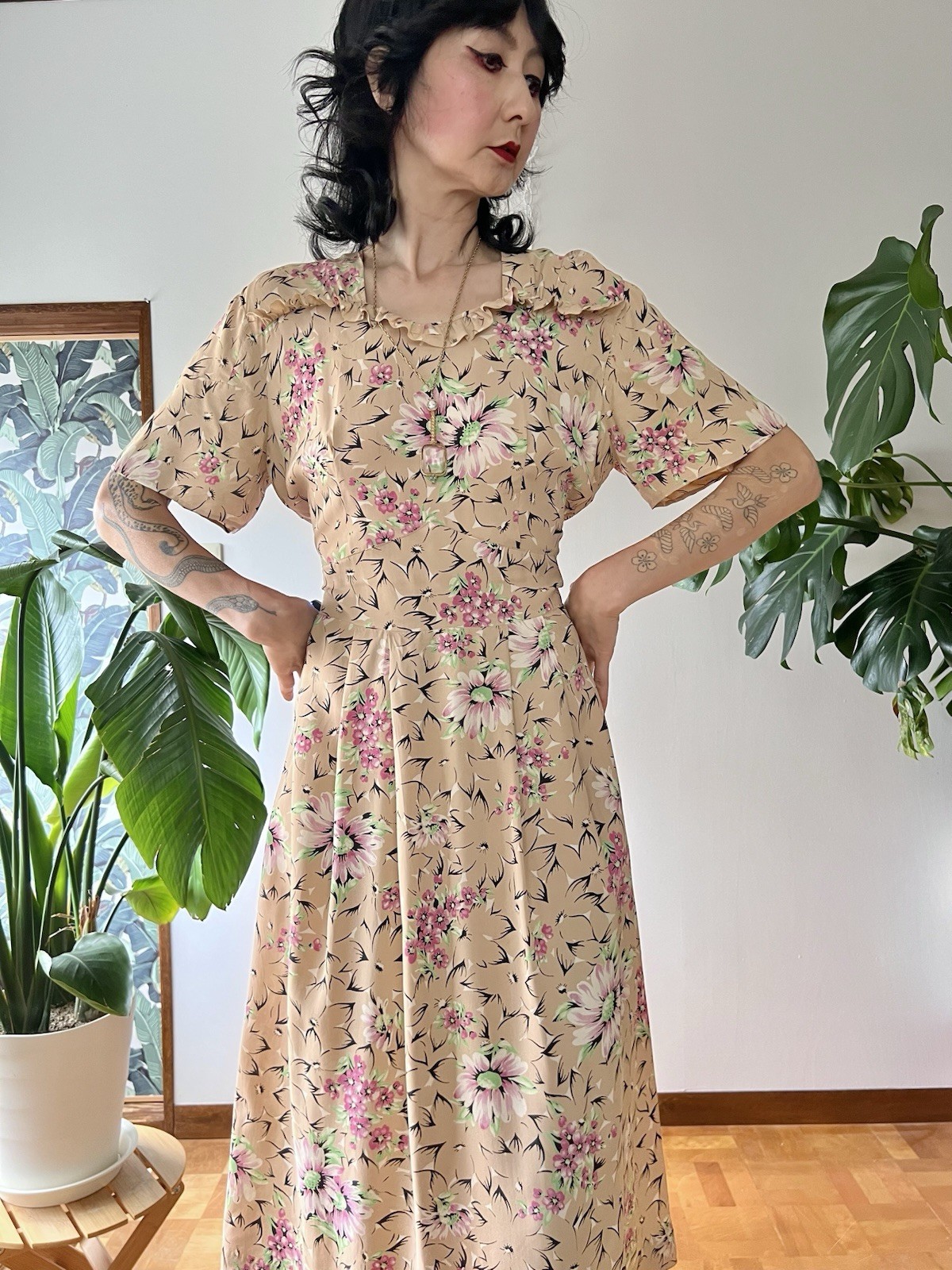 40s 50s Cold Rayon Crepe Floral Swing Tea Dress Ruffle Day Dress Pin Up M/L