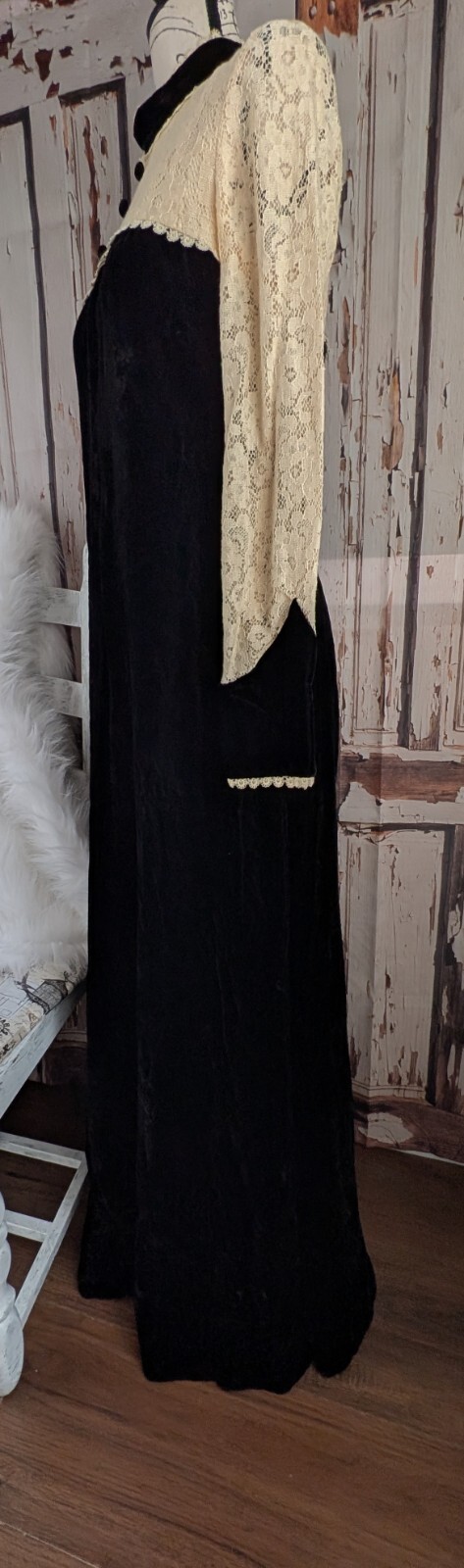 California Charmer By Charm Hollywood Vintage era 70 Velvet Maxi Dress