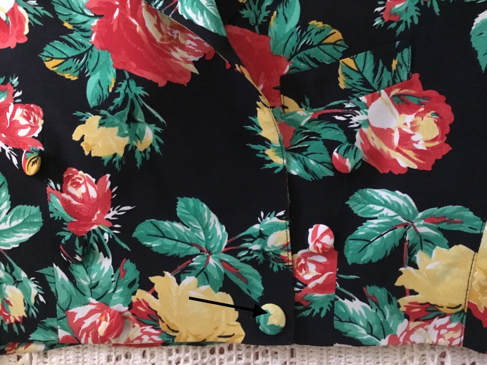 VTG A.B.S. CLOTHING COLLECTION RAYON JACKET SZ SM-PETITE FLORAL ON BLACK USA