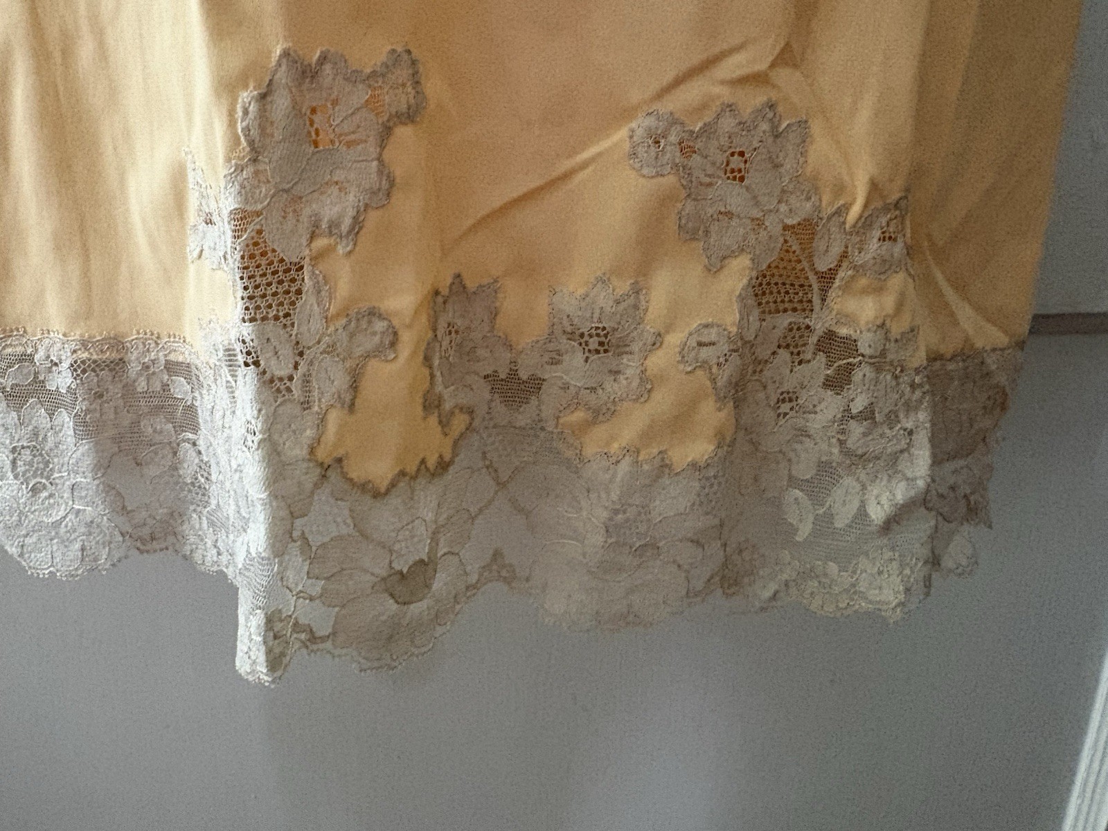 Rare Van Raalte Yellow Nylon Full Slip Lace Trim Size 32 Regular Made in USA