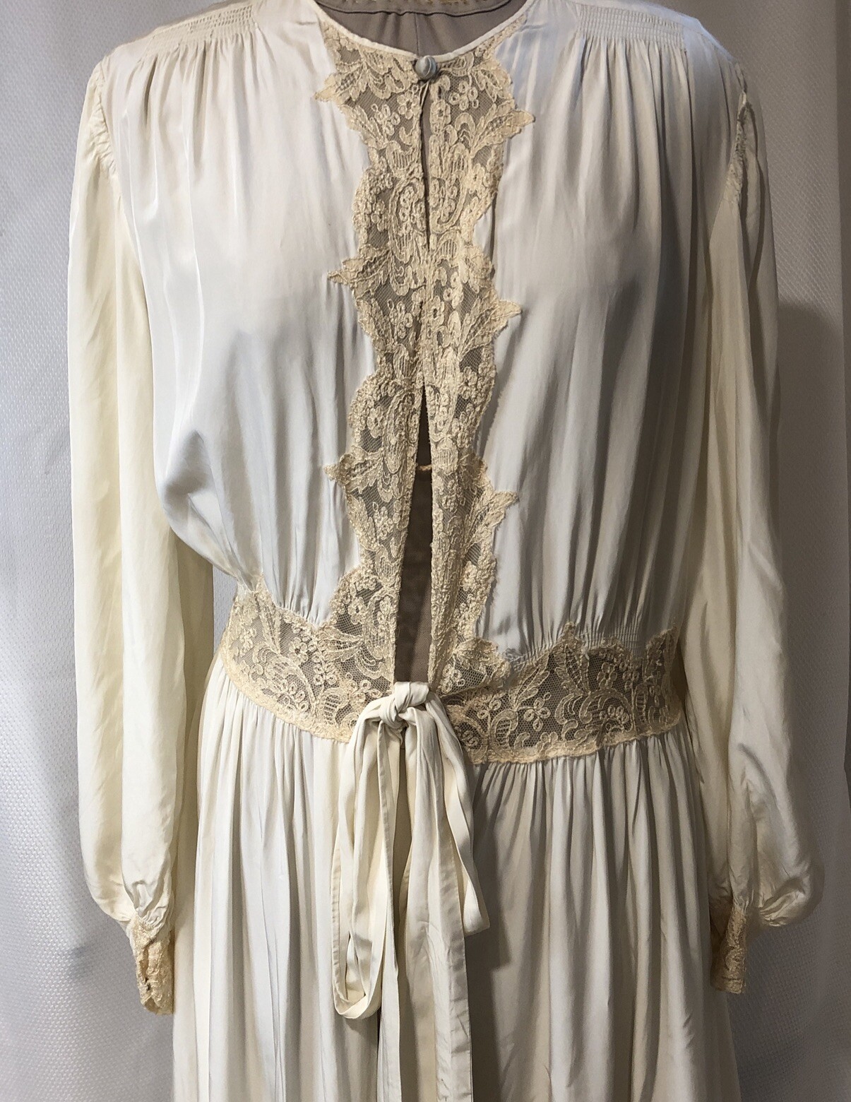 Vintage 1940s Styled by Tula Of Narco Ivory Liquid Satin Robe/Peignoir Size S/M