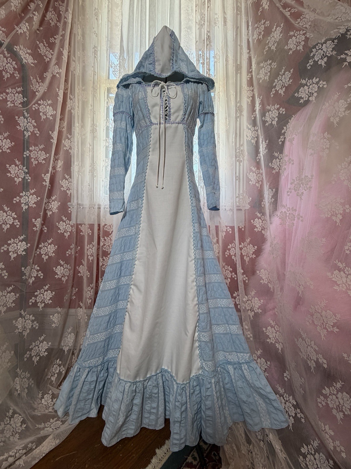 Rare White Label Gunne Sax Blue and White Hood with Blue and Pink Trim, 7
