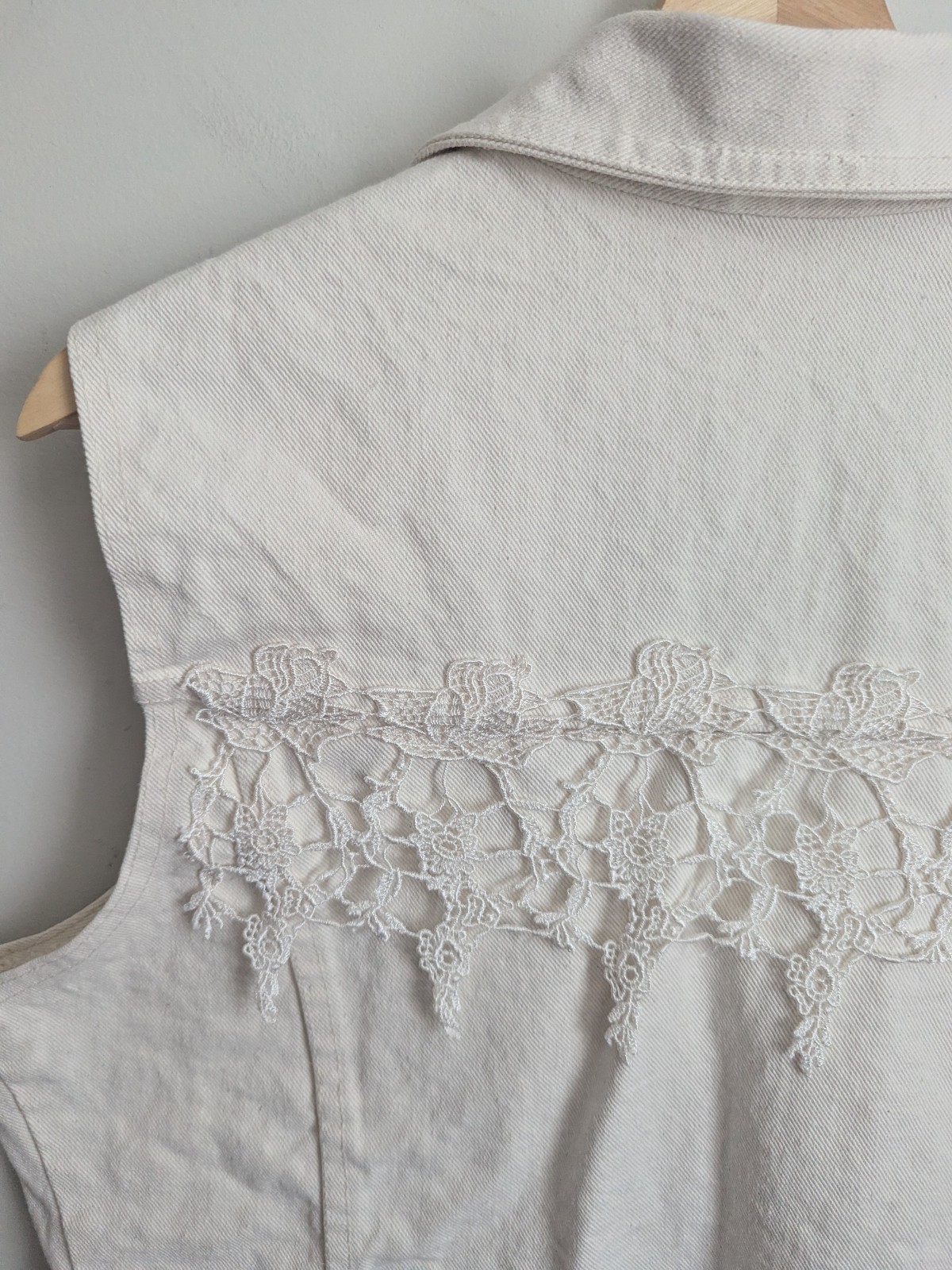 VTG Cream Denim Vest Womens L Lace Trim Rodeo Cowgirl Festival Country Boho 90s