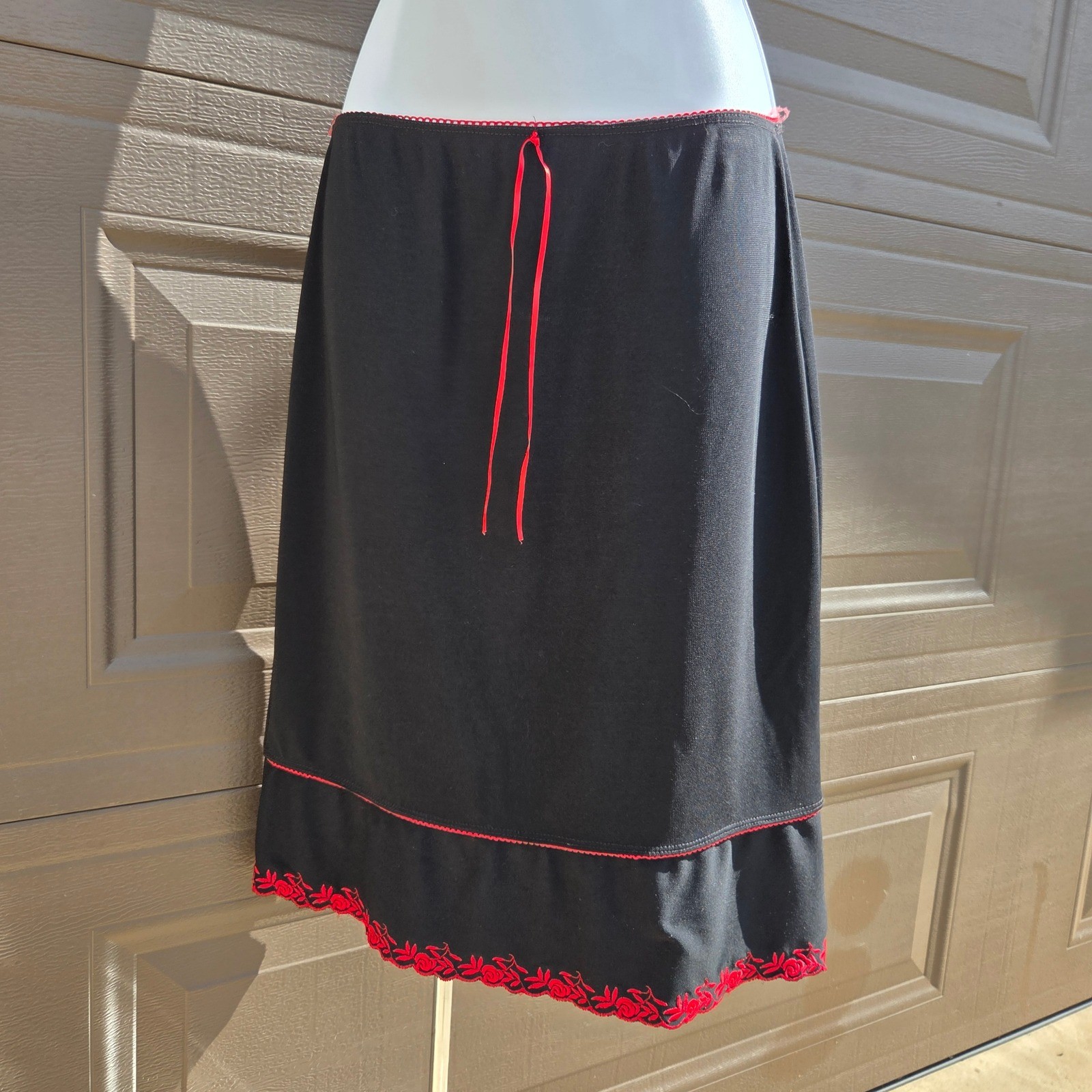 Vintage La Belle Fashions Black Red Rose Embroidered Goth Whimsigoth Midi Skirt