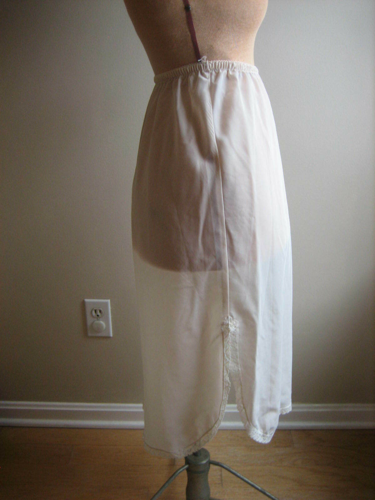 YOUNG TRADITIONS Cream Nylon Half Slip, 2 Lace Edge Tapered Side Slits – Size S