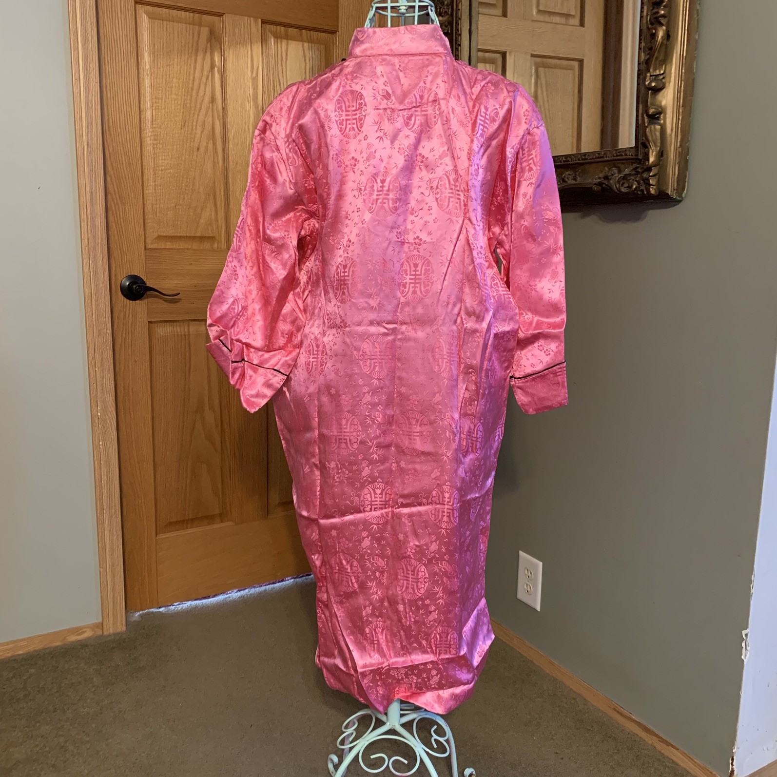VTG 60s Chinese Satin Bright Pink Floral Brocade Handmade Bath Robe Housecoat M