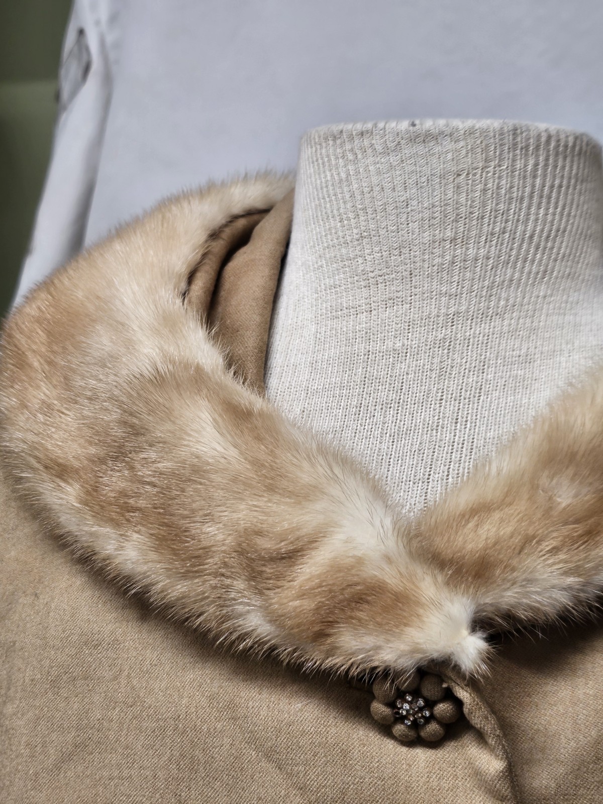1950’s 60s Cropped Camel Wool Evening Jacket Mink Fur Collar Bracelet Sleeves M