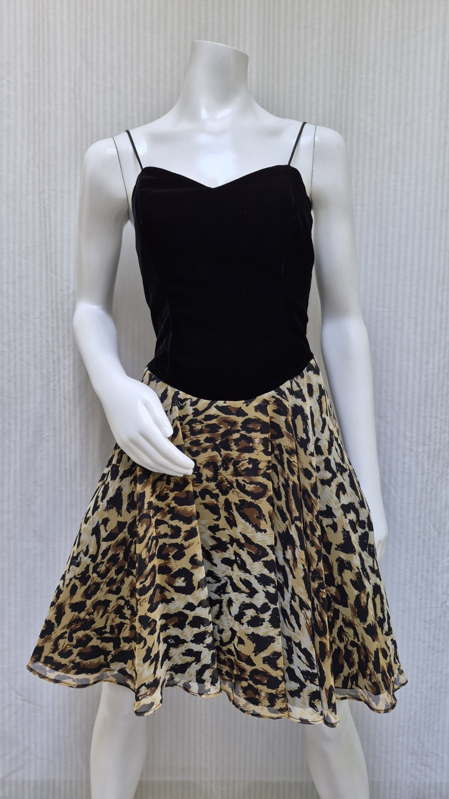 Vintage De Laru By Linda Bernell Velvet & Animal print Full Skirt Dress – Size M