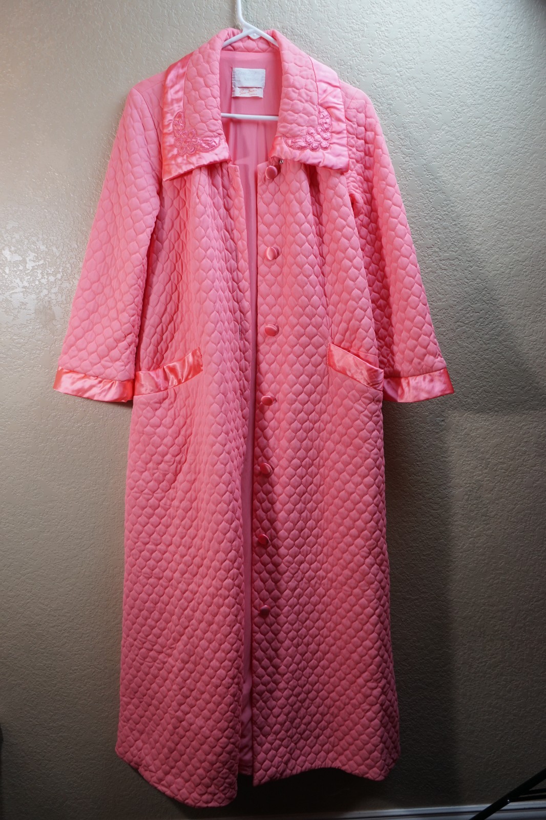 Vtg 60’s Gossard Artemis Pink Quilted Robe Housecoat Satin Trim Size 12 USA