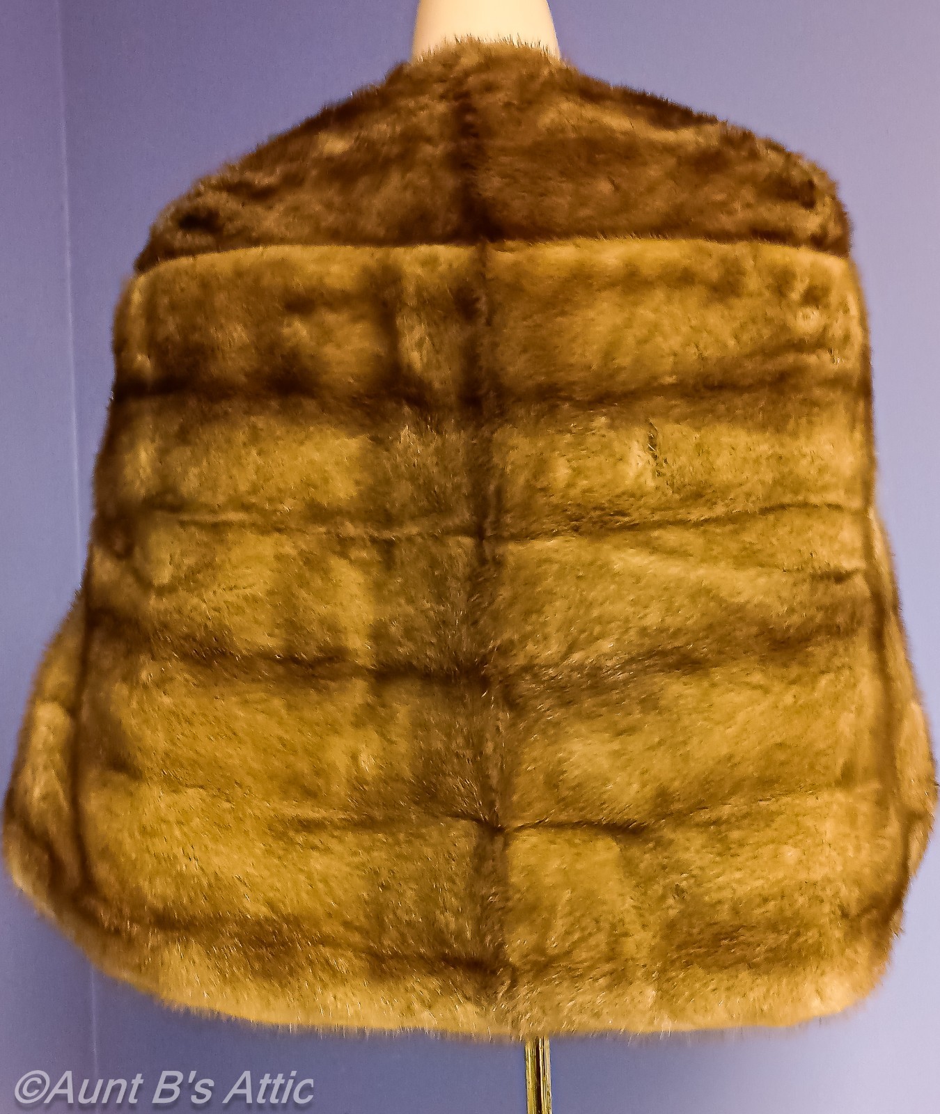 Stunning Luxurious Vintage 50’s-60’s Light Brown Mink Capelet From L.L. Berger S
