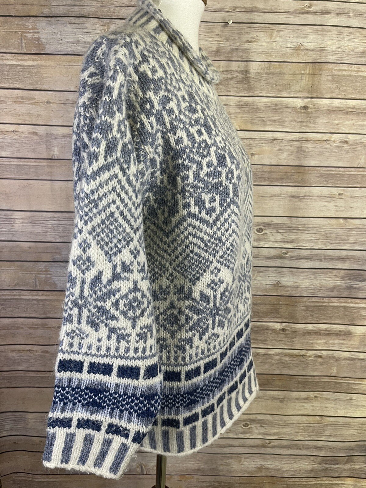 Vintage Woolrich Medium Mock Turtleneck Wool Alpaca Snowflake Sweater Blue White