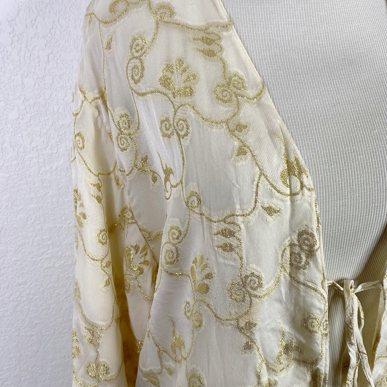 Vintage Lingerie Collection Womens Size Large 100% Silk Cream Gold Kimono Robe