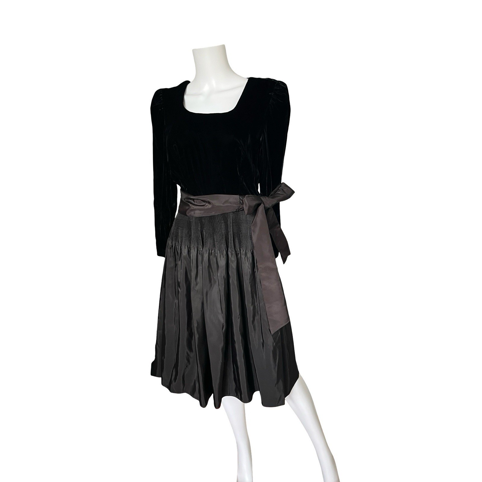 Vintage Taurus II Black Dress 80s 1980s Velvet Long Sleeve Size 8