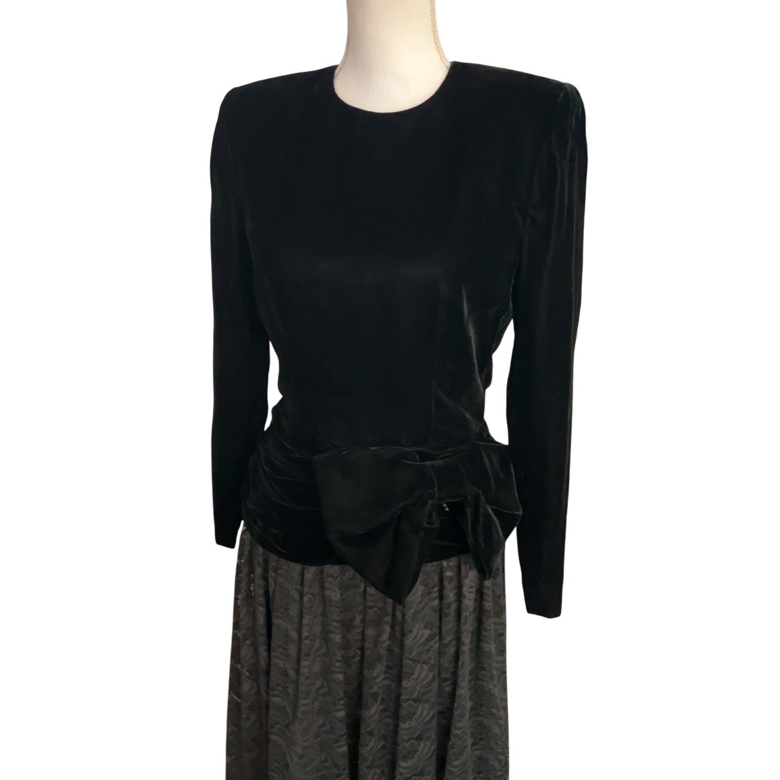 Vintage NUIT velvet and lace formal dress w bow SZ: 2 (approx SEE MEASUREMENTS)