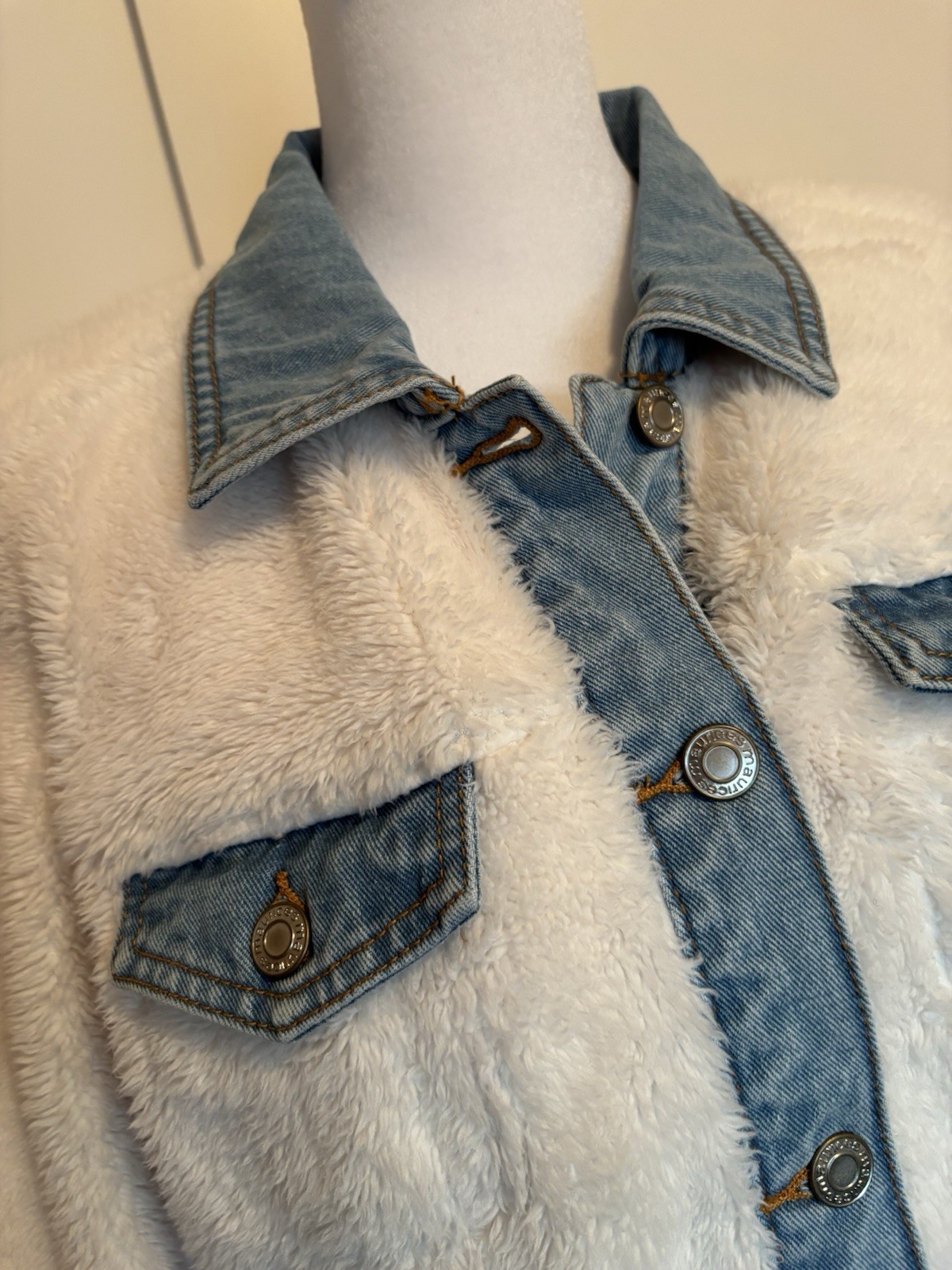 Maurice’s Short Jacket Women’s Large Cream Sherpa Denim Accent Button Front