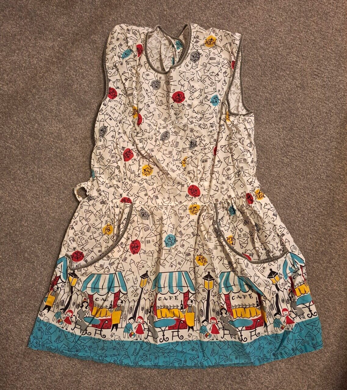 Vintage Kerrybrooke Apron by Sears Roebuck Paris Cafe