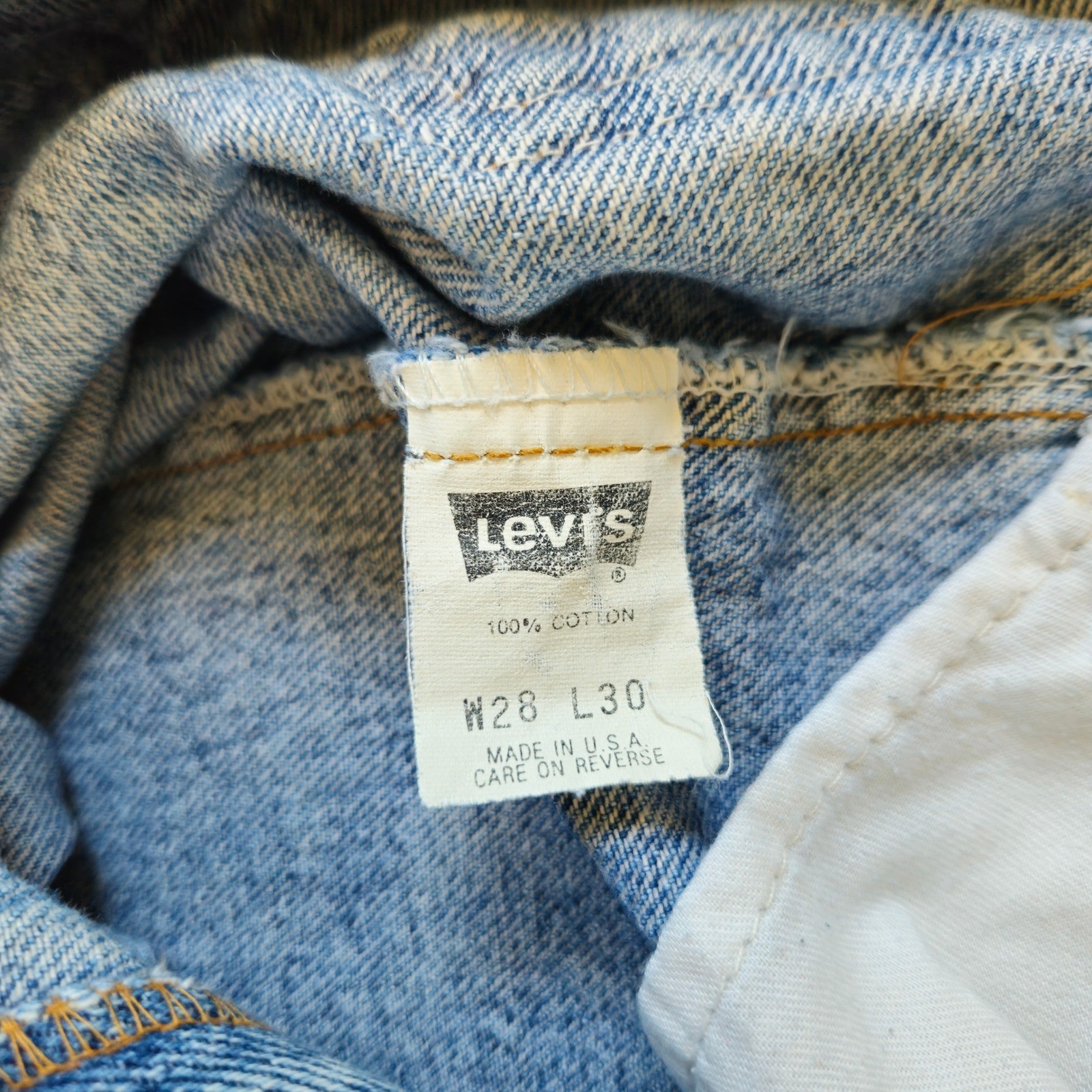 Vintage Levi’s 550 Jeans Oct 1998 Black Batwing Fade 28×30 Lt Wash Made in USA