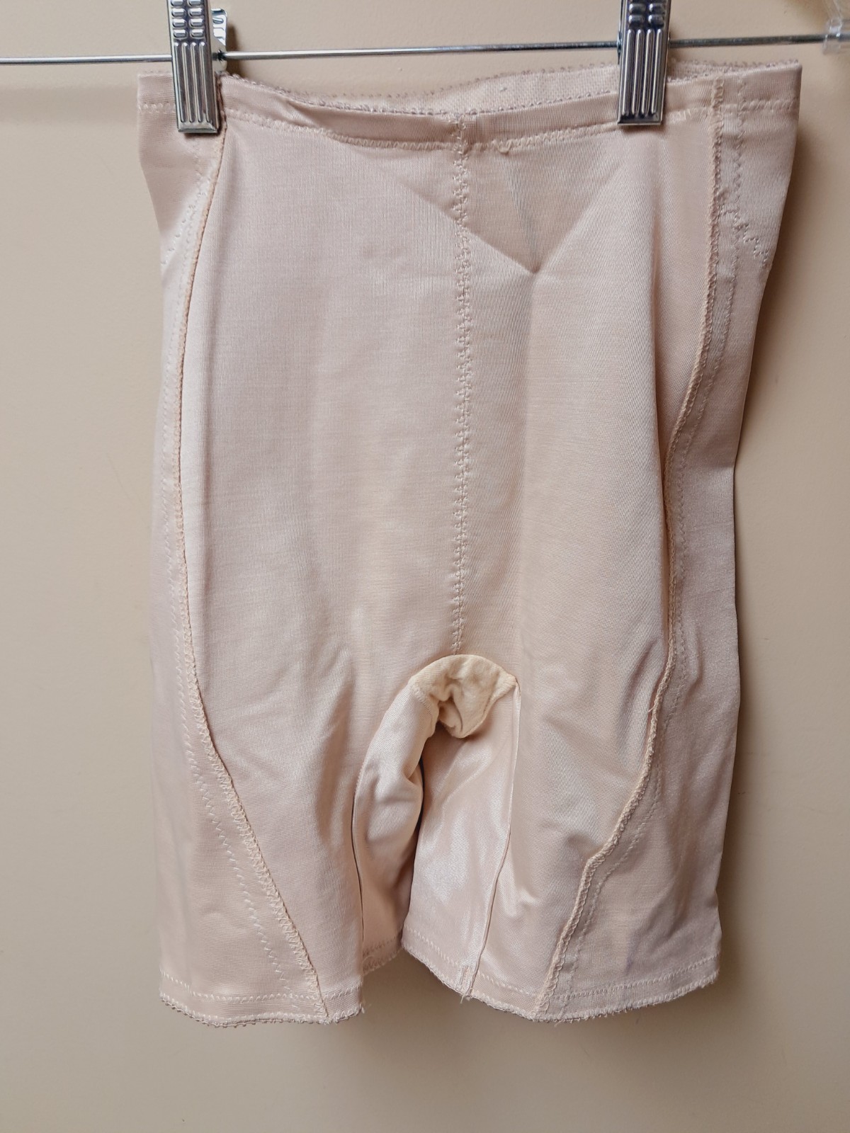 NWOT Vintage Bestform Beige De-emphasizer Shorts Girdle FIRM MEDIUM Union Label