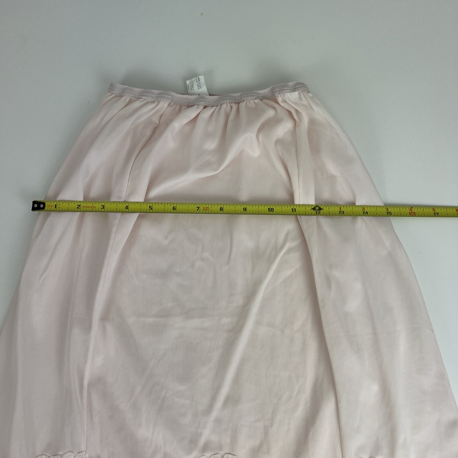 VINTAGE 1950s SILKY PINK NYLON TRICOT SLIP CHANTILLY LACE sz M MOVIE STAR