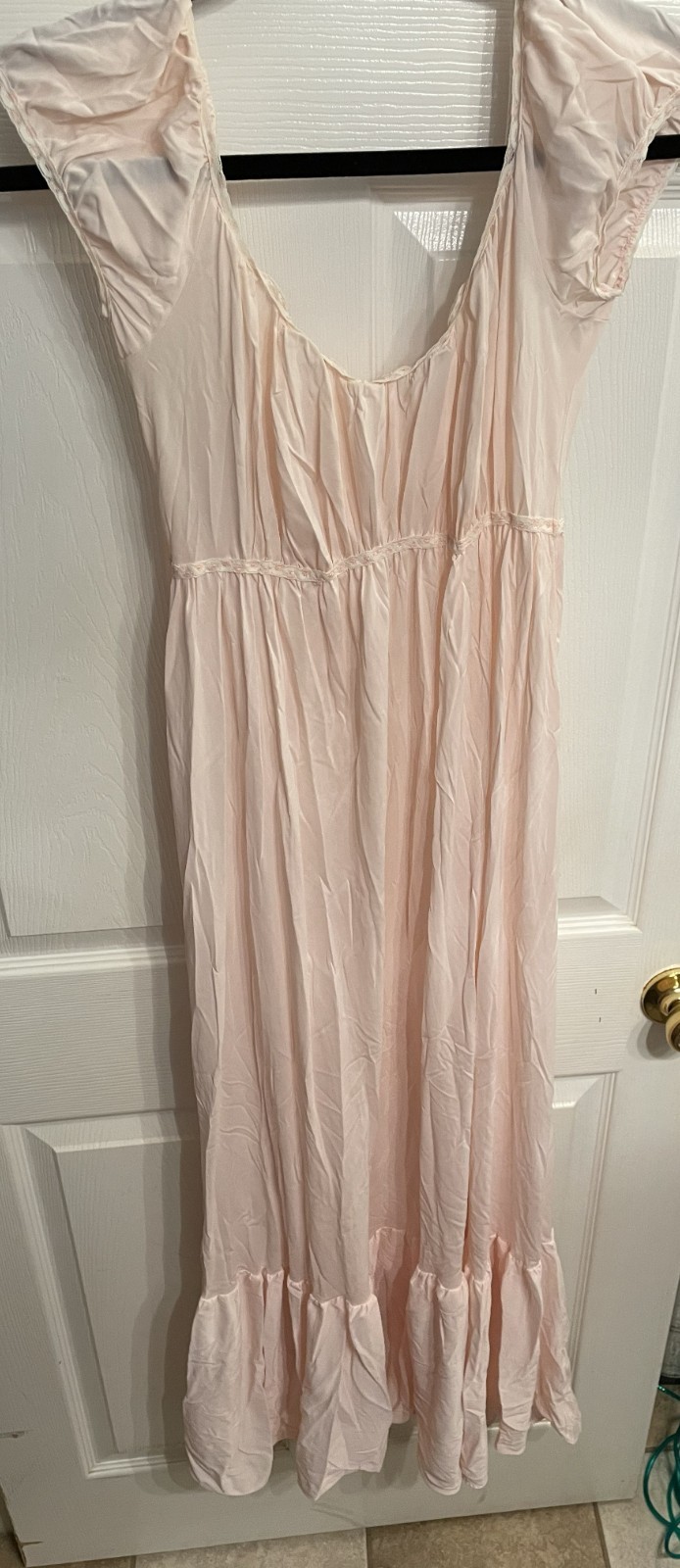 Vtg Olga Nylon Long Nightgown Boho Tiered Ruffle 70s style Pink/Blush Size M