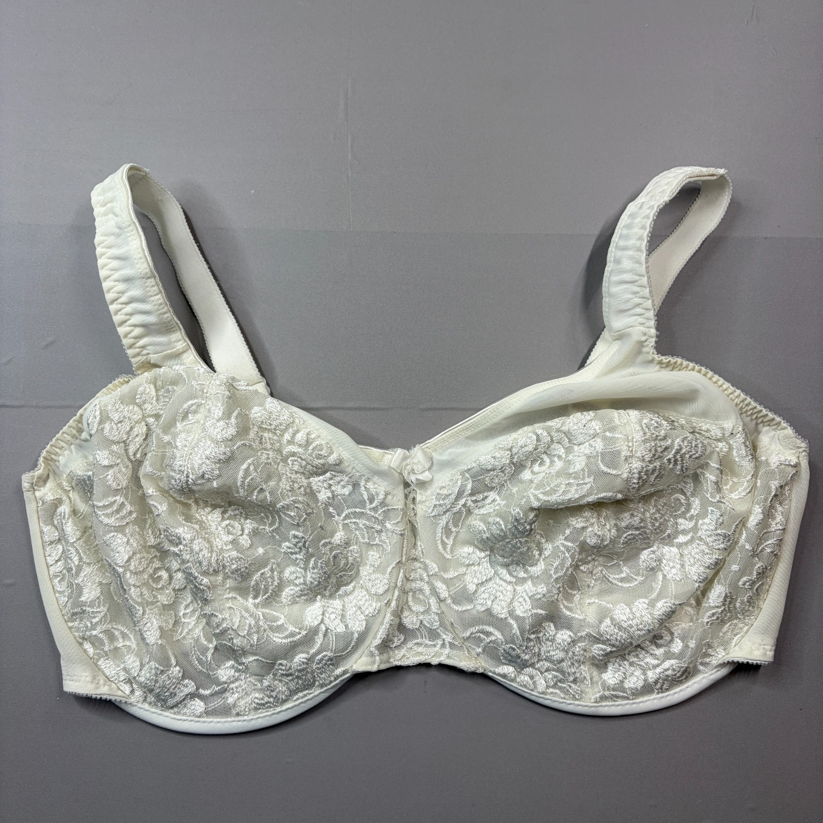 Vintage Olga Bra 38DDD Lace Unlined Cup Underwire Adjustable 35099