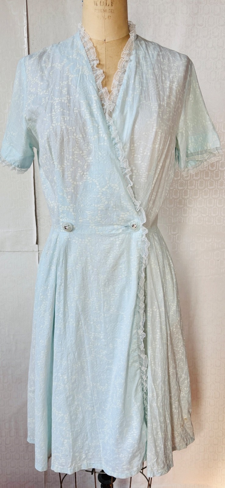 VTG 40’S HANDMADE SEMI SHEER MINTY BLUE FLORAL COTTON LACE WRAP HOUSE DRESS*S