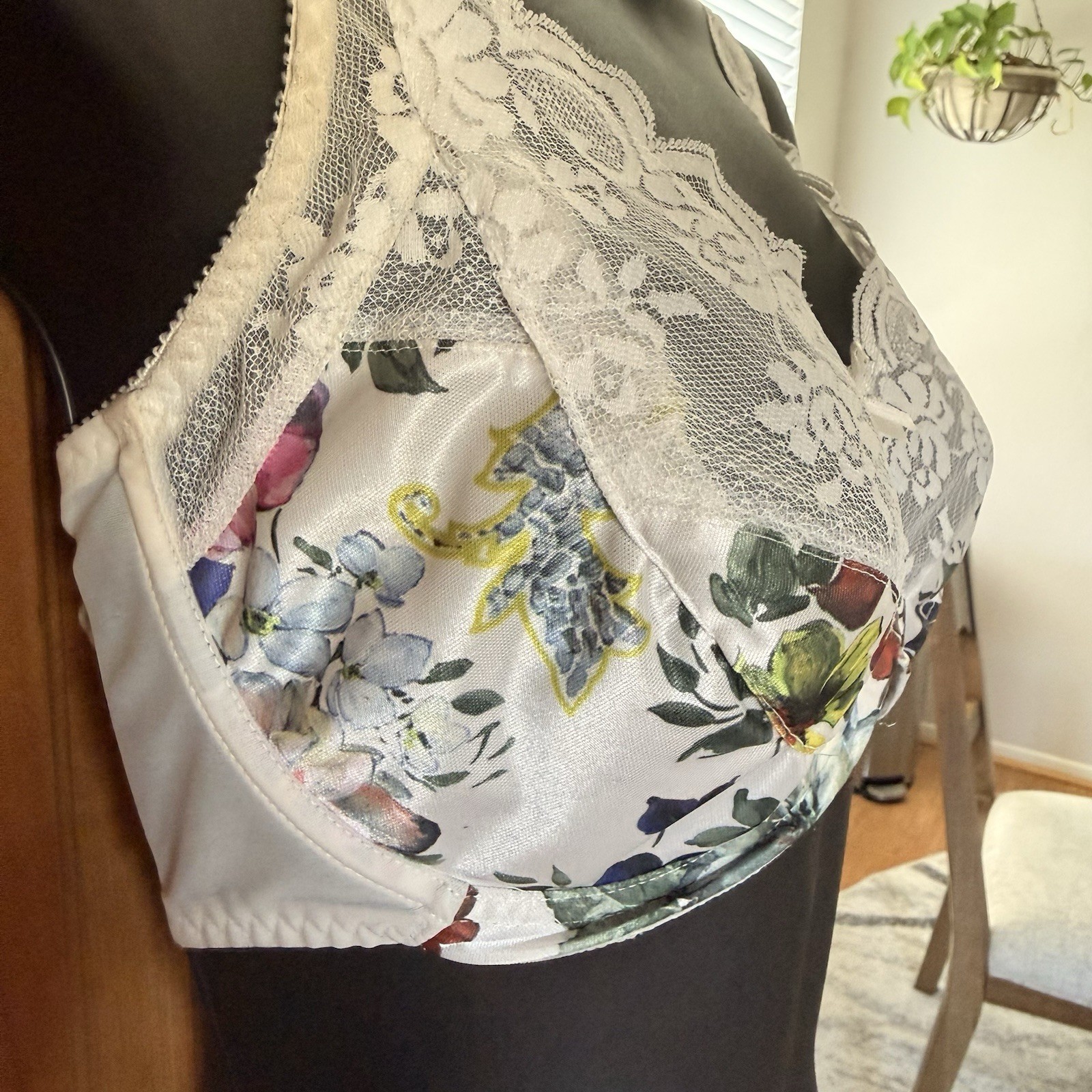 Vintage Maidenform Chantilly Bra 34DD Lace Underwire Floral Silky Satin Unlined