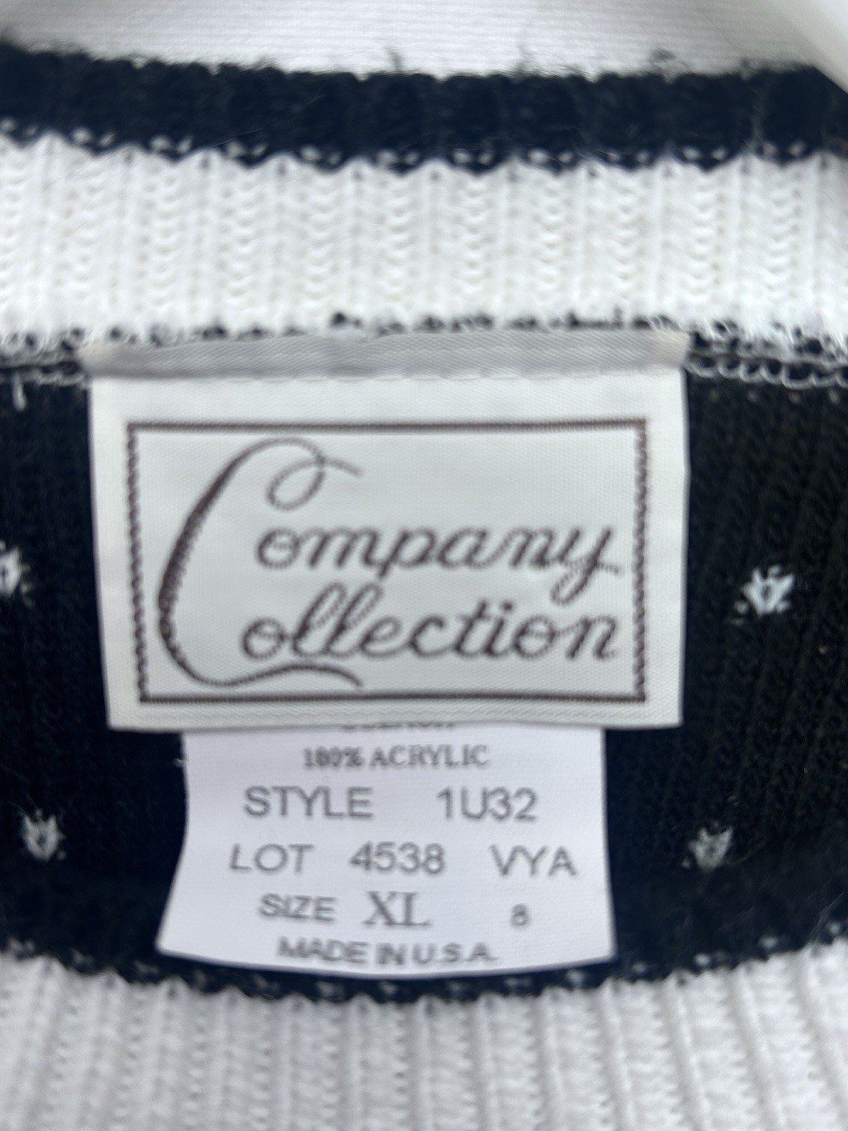 VTG Company Collection XL Black &White Acrylic Christmas Holiday Sweater