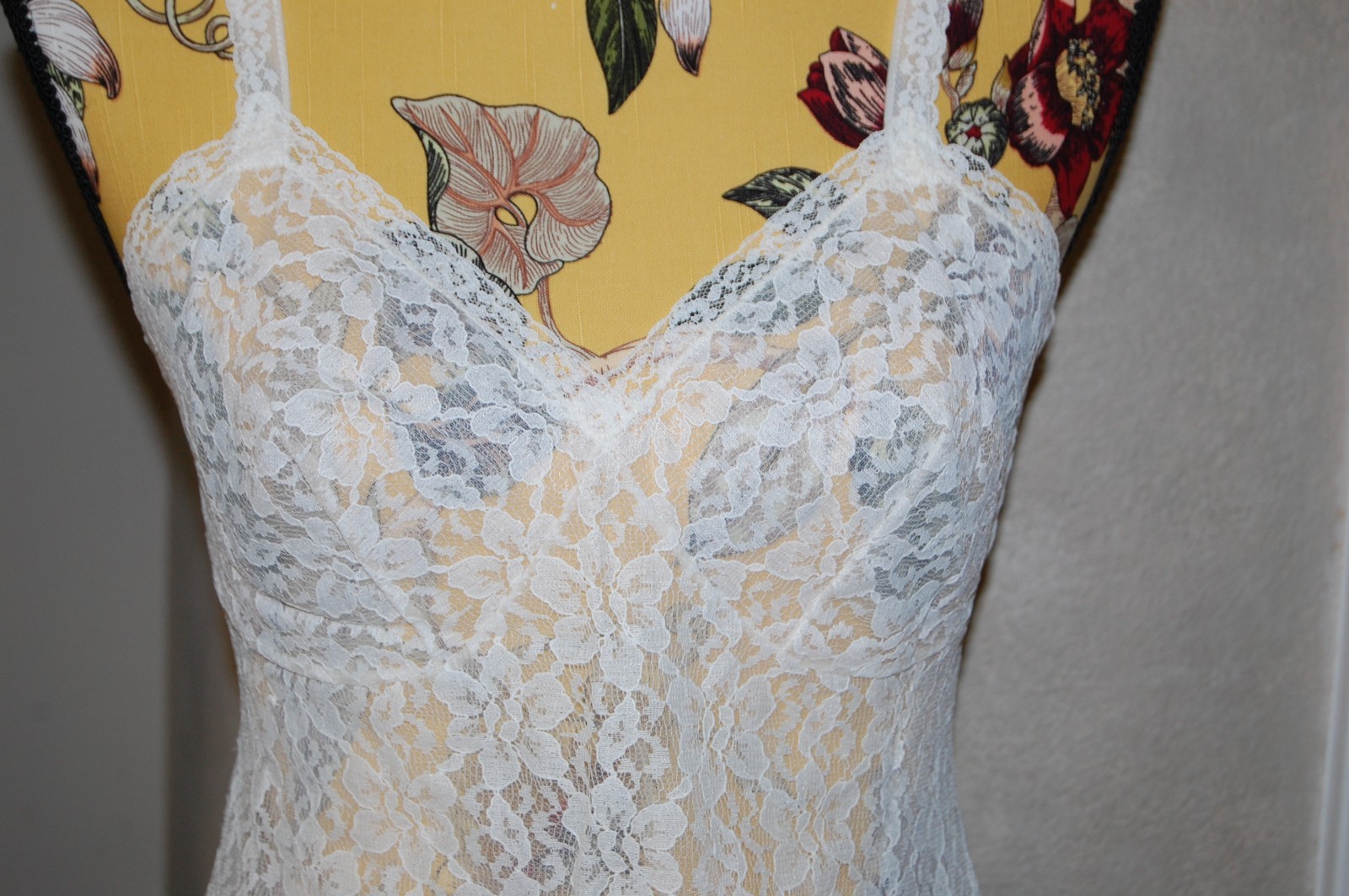 Beautiful Vintage ST. MICHAEL ALL ALENCON Lace/Ivory/Size 12 Bust 34 Mini Length