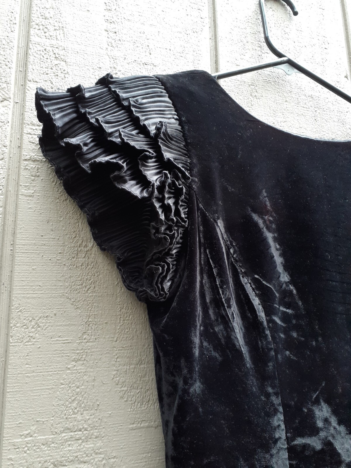 Vtg Nu-Mode Toronto Black Velvet Mini Dress Deep V Back Shoulder Pads XS Ruffled
