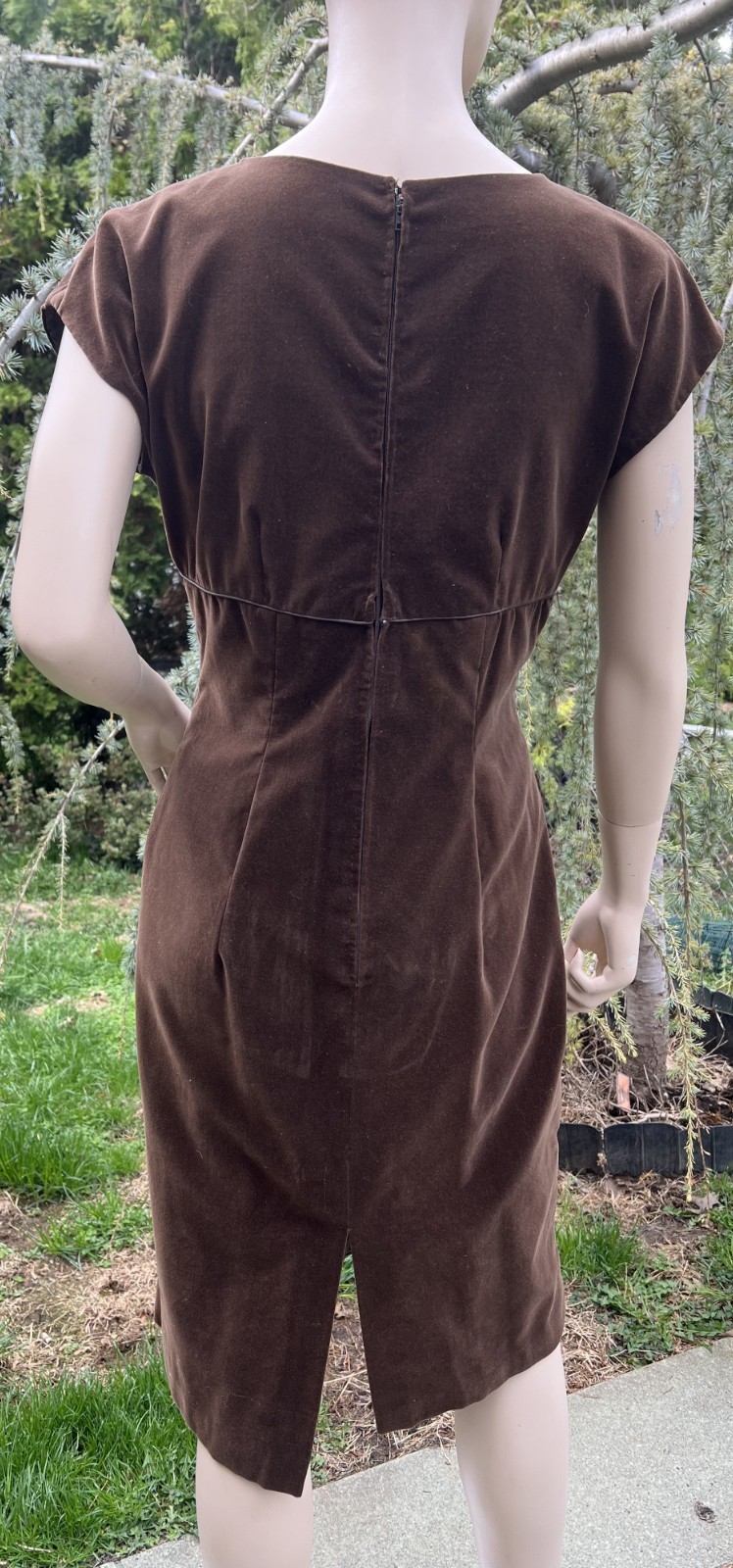VINTAGE 1960’s BROWN VELVET DRESS & JACKET SET SUIT
