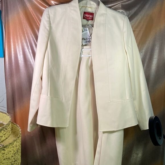 Vintage 1980’s Cream Vidal Sasson 2 Pieces Blazer Skirts Suit Size 12 40” Chest