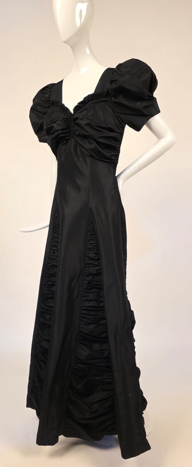 1930’S CRISP JET BLACK TAFFETA PUFF SLEEVE DRESS W RUCHED SKIRTING