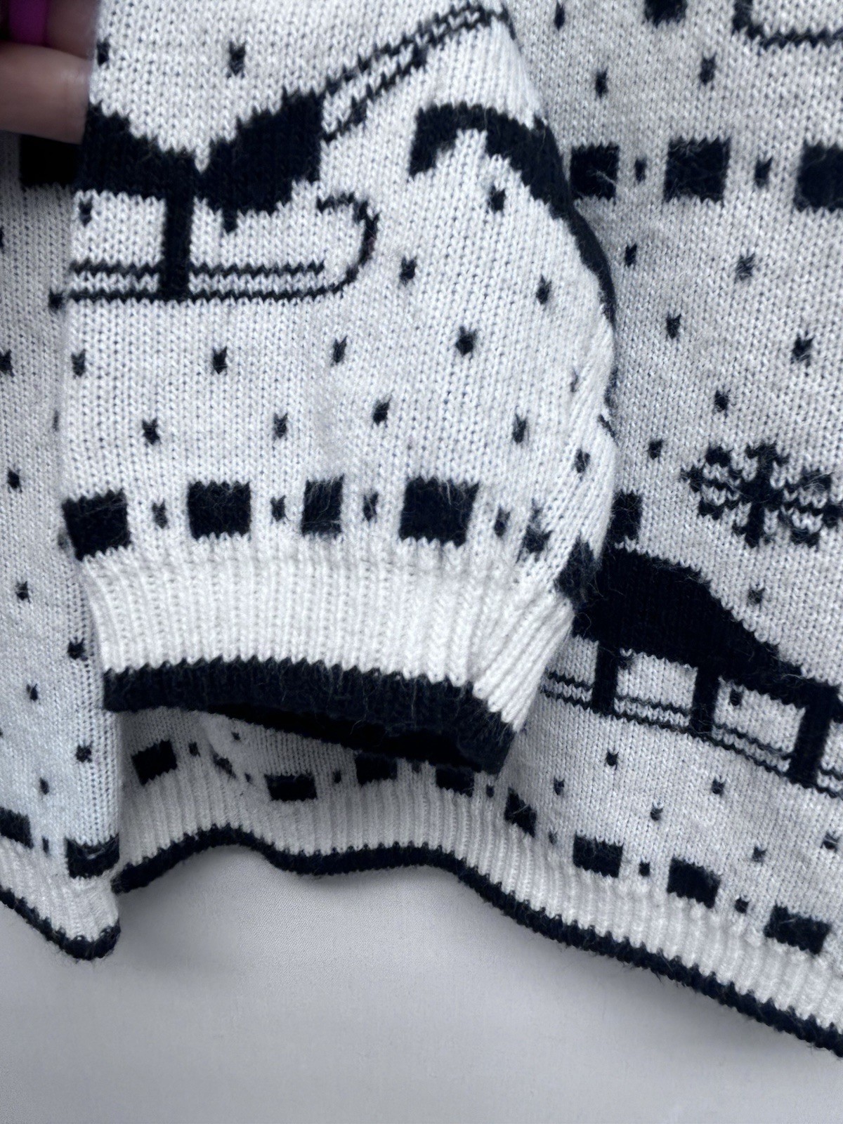 VTG Company Collection XL Black &White Acrylic Christmas Holiday Sweater