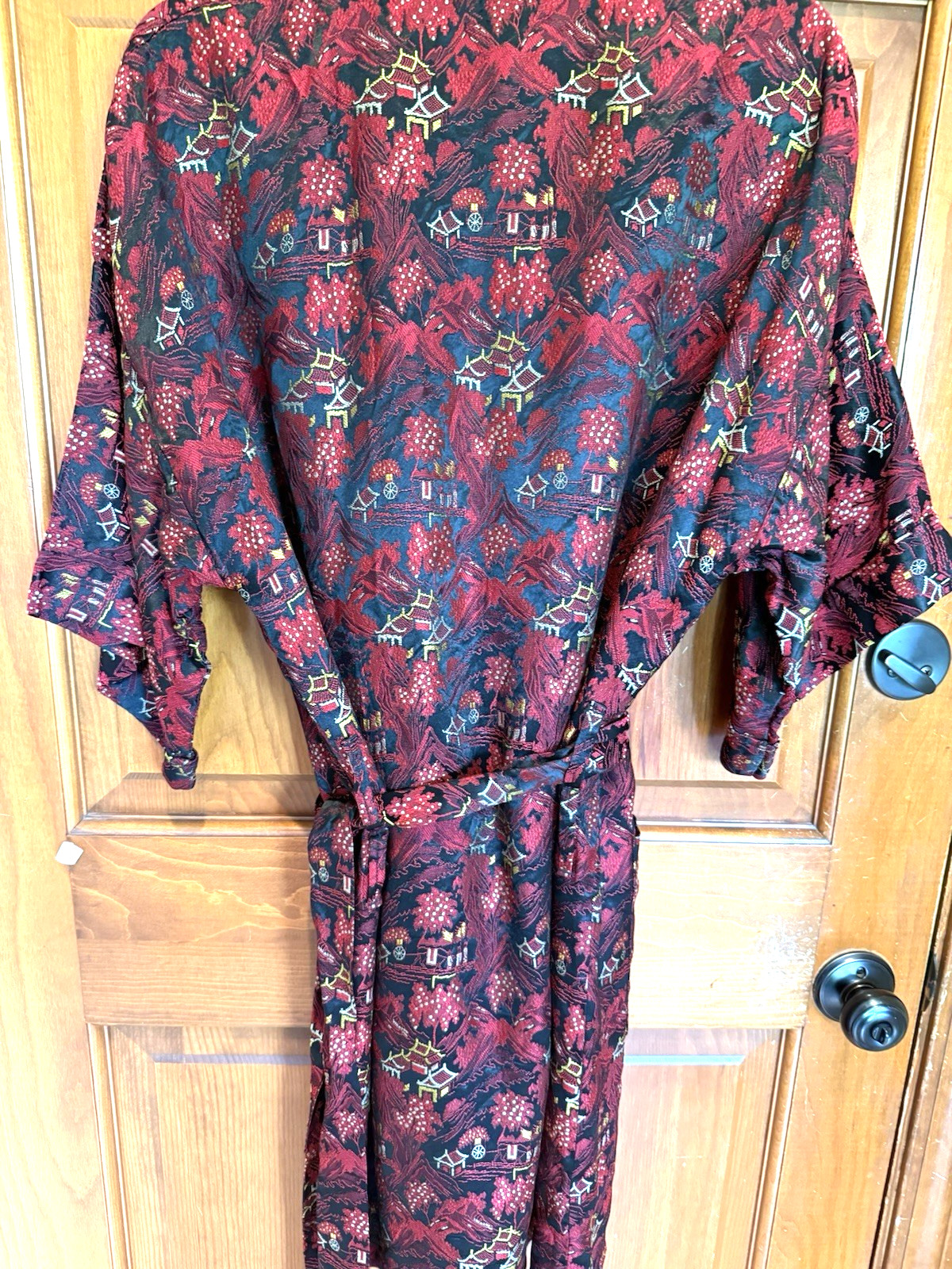 Vtg Kimono Robe Black/Red Multicolor Silk Tapestry Women’s Jacket robe One size