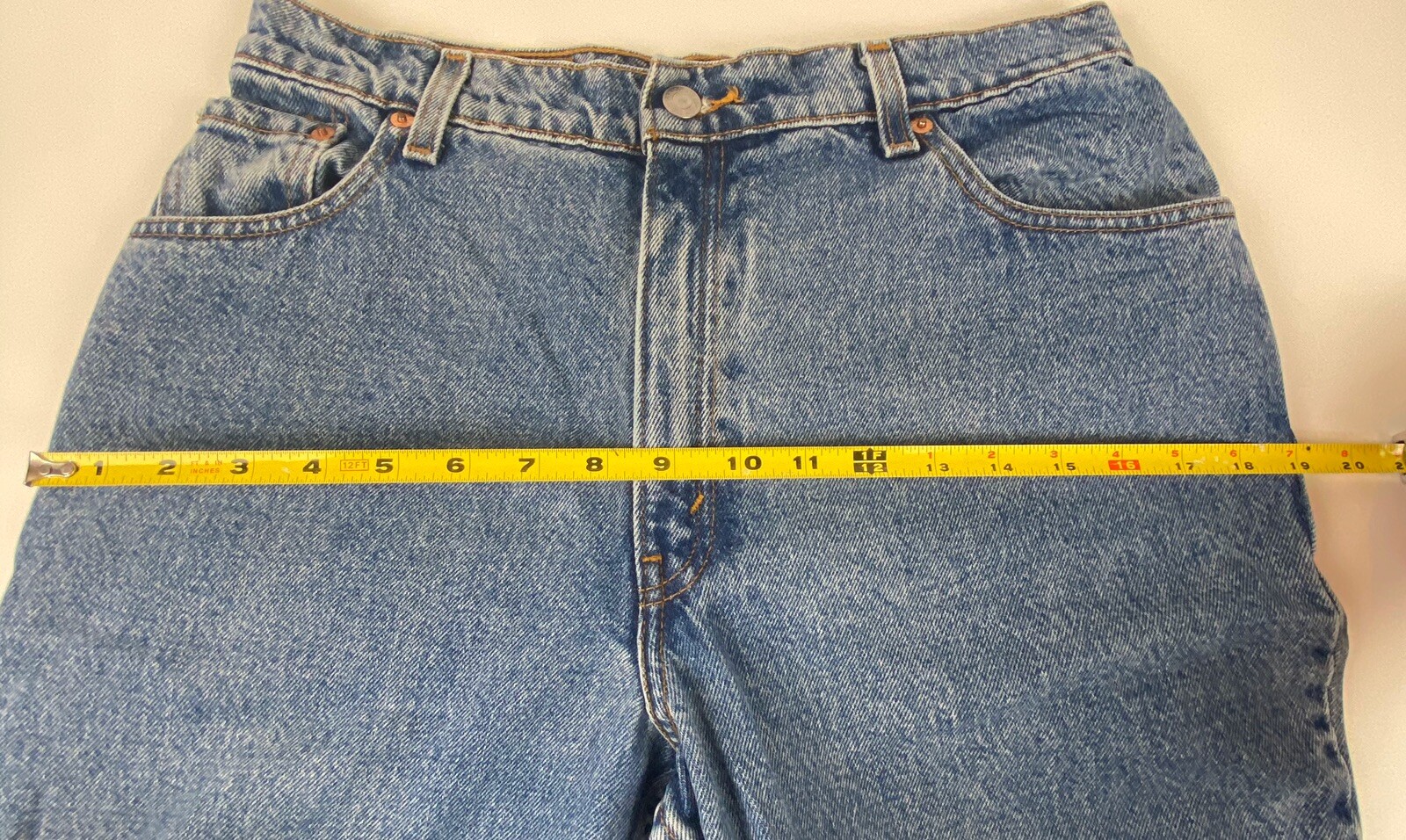 Vintage Levi’s 550 Red Tab Sz. 12 MOM Jeans 31W 31 Inseam High Waist 90s Y2K 98