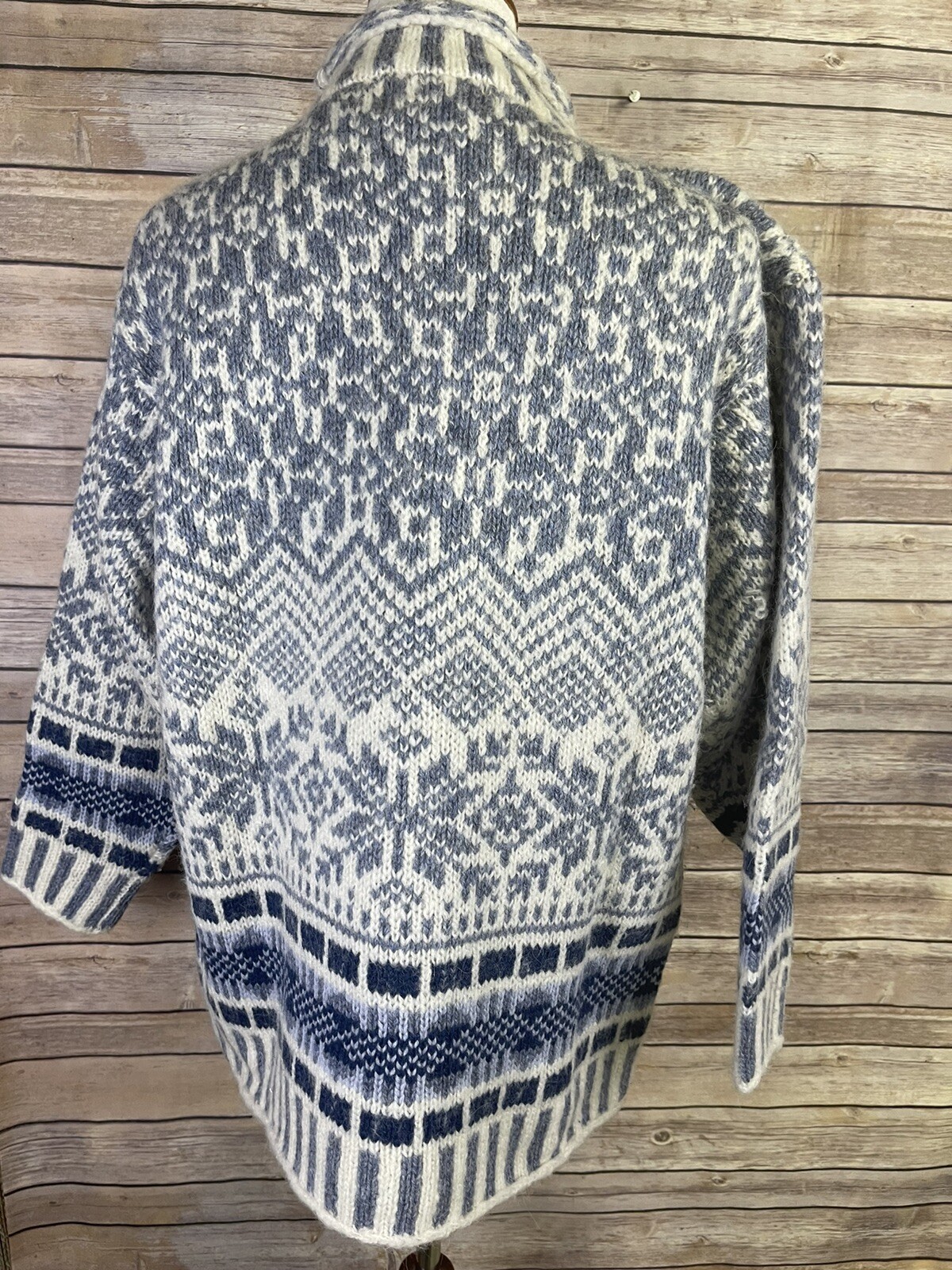 Vintage Woolrich Medium Mock Turtleneck Wool Alpaca Snowflake Sweater Blue White