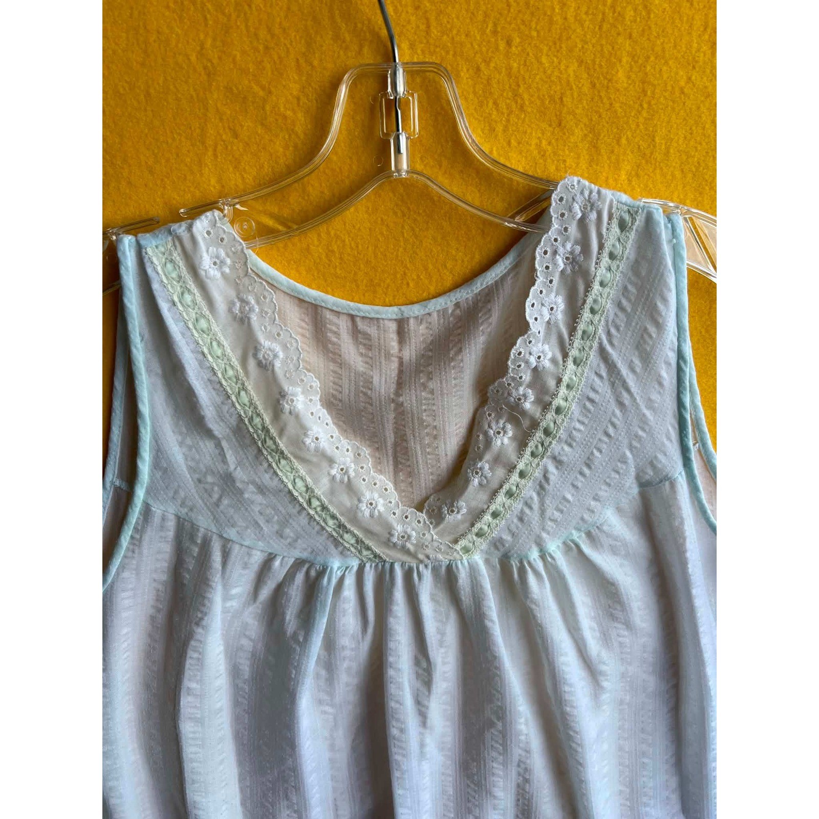 Vintage Mid Length Nightgown Sleeveless Eyelet Lace Trim 26-05-21