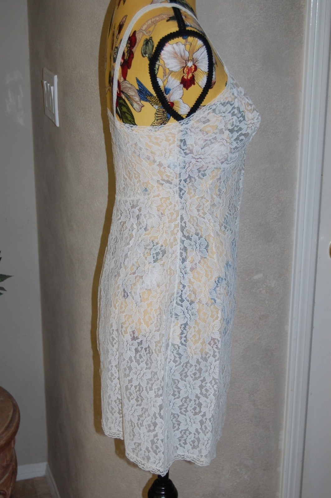 Beautiful Vintage ST. MICHAEL ALL ALENCON Lace/Ivory/Size 12 Bust 34 Mini Length