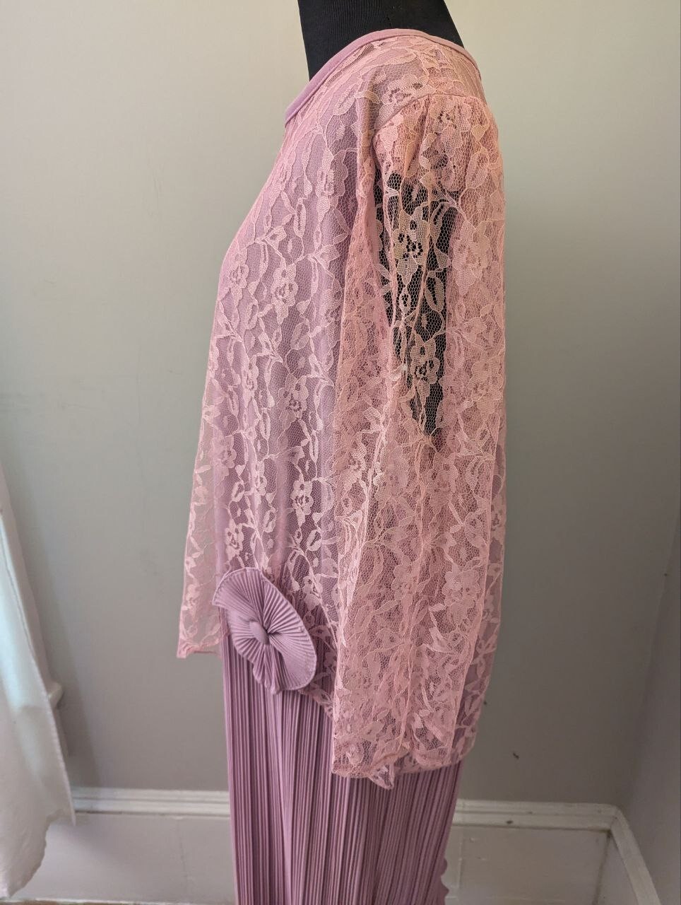 VTG DRESS Pink Lace Plisse Pleated Flower Accent Sandi Dee Plus Size 18 1/2 ON17